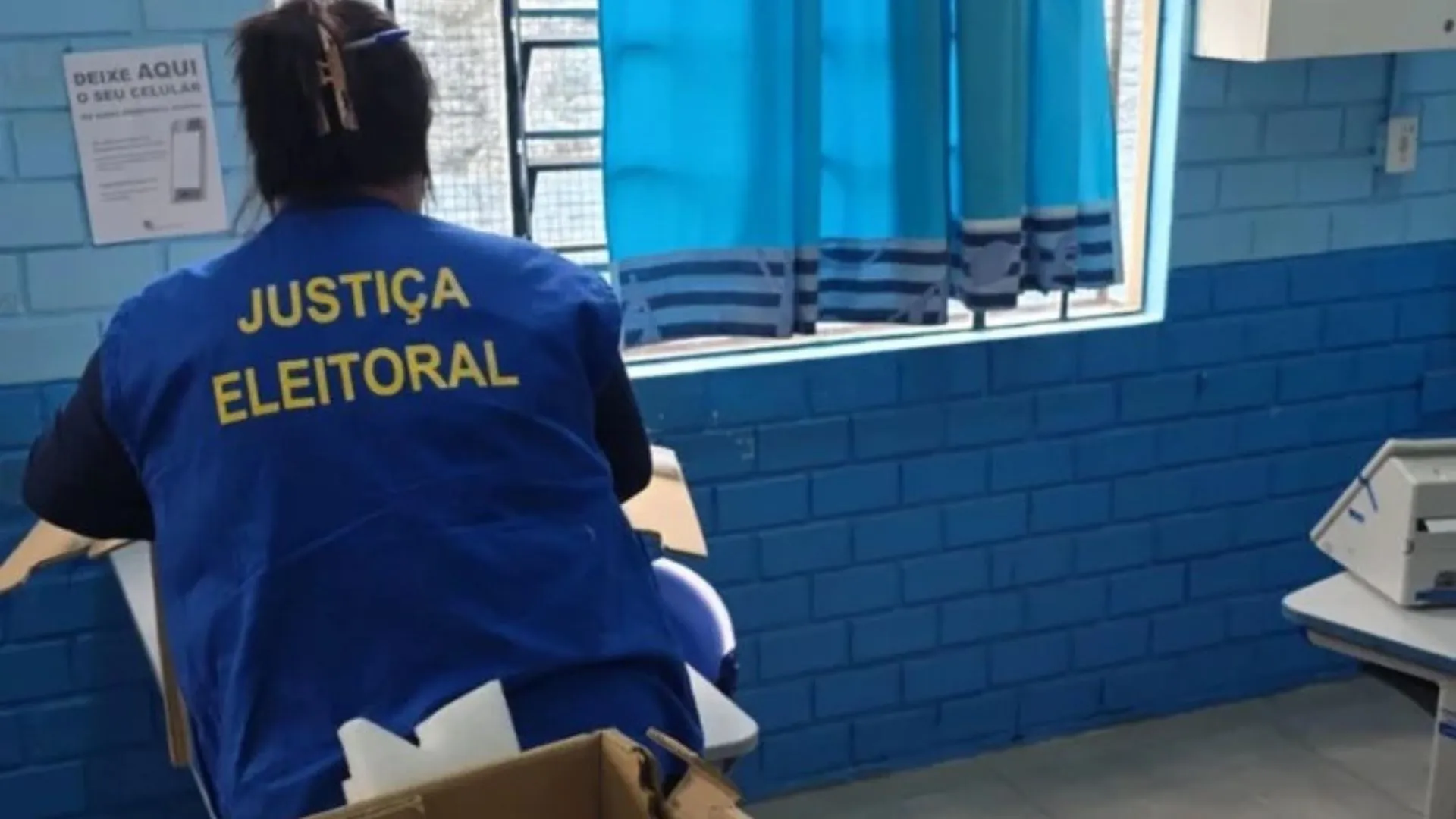 Urna Eleitoral com teclas coladas é substituída durante votação em Gravataí