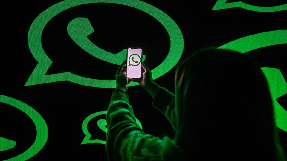 Usuários do iphone no whatsapp já podem testar o recurso de agendar mensagens