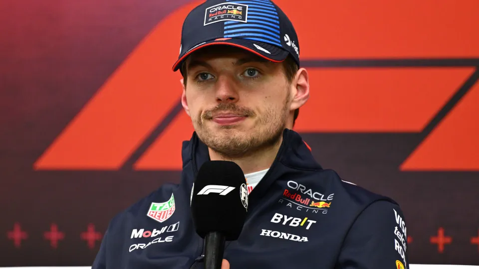 Verstappen e Lawson sofrem punição da FIA após incidente no treino do GP do México