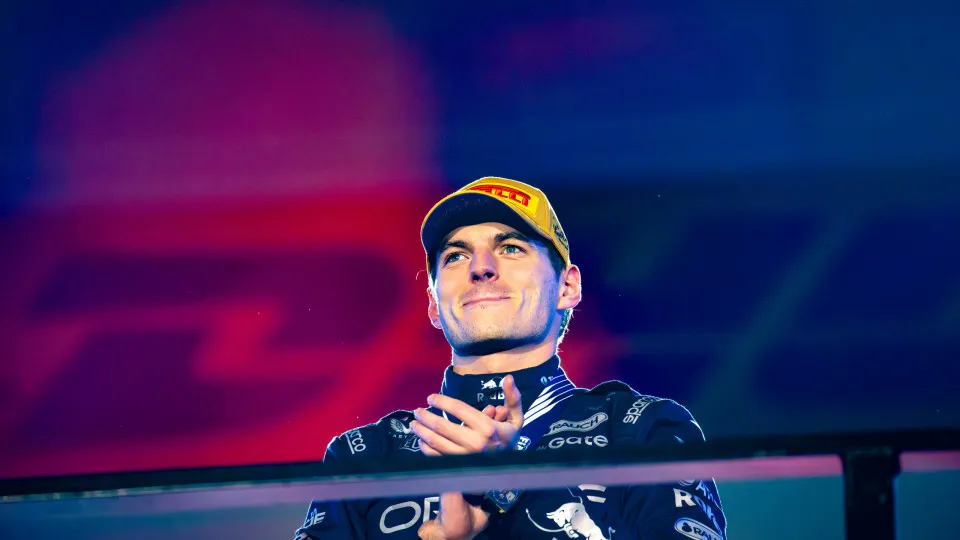 Verstappen vence GP de Singapura e supera recorde histórico de Schumacher