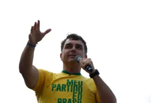 Viagem de Flávio Bolsonaro aos Estados Unidos gera repercussão internacional