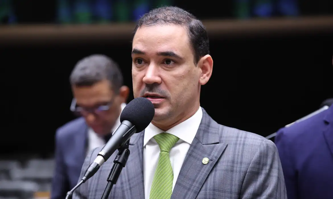 Vicentinho Júnior vence a eleição e assume o governo do Tocantins