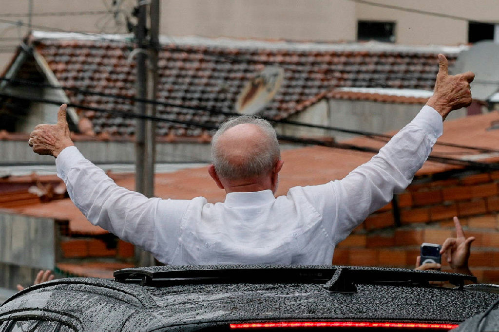 Virada eleitoral consolida trajetória histórica de Lula na Presidência