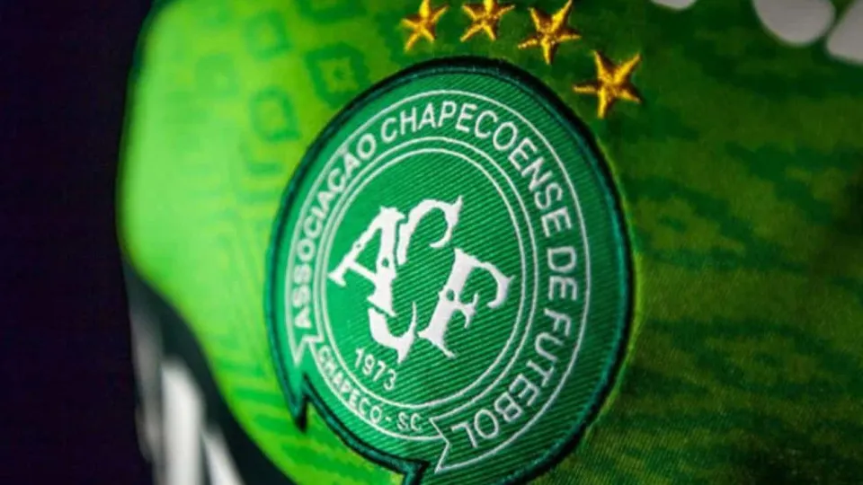 Vitória busca vitória crucial contra Chapecoense para evitar rebaixamento