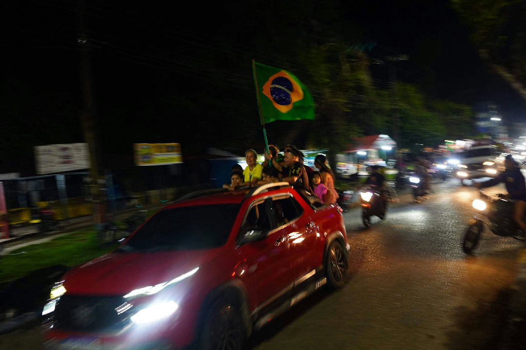 Vitória de Flávio Bolsonaro gera alerta na Europa sobre riscos geopolíticos e ambientais