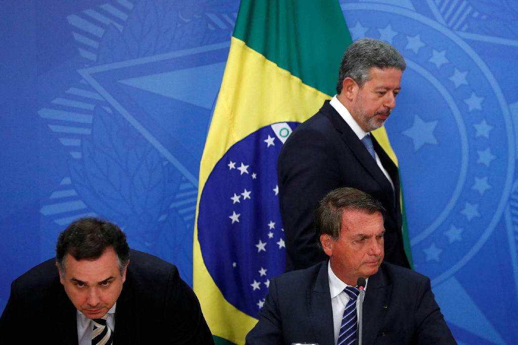Voto impresso e corte de salário: propostas de Bolsonaro travadas pelo Congresso